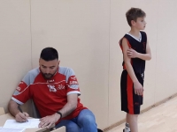 UČENICI SPORTAŠI IZ OŠ STROŽANAC POSTIŽU IMPRESIVNE REZULTATE Razgovarali smo s nastavnikom TZK-a Enesom Buljanom: „Imamo fenomenalne mlade talente, ali nam nedostaje uvjeta za rad“