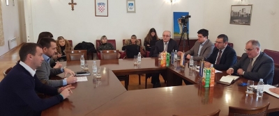 Župan Boban u Trogiru najavio kako će svi osnovnoškolci u Splitsko-dalmatinskoj županiji dobiti besplatne udžbenike!