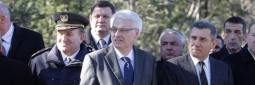 Josipović i Gotovina na obljetnici oslobođenja Peruće; Predsjednik odlikovao Britanca koji je spasio branu