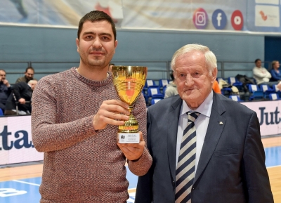 Podstrana se vraća s peharom Kutije šibica