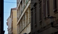 ZBOG KRŠENJA SAMOIZOLACIJE PRIJETE VRTOGLAVE NOVČANE KAZNE Iako se dosad govorilo o globi od 8.000 kn, iznos može dosegnuti i 120.000 kn