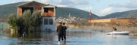 Neretva stabilna, kiša poplavila ulice na desnoj strani Metkovića