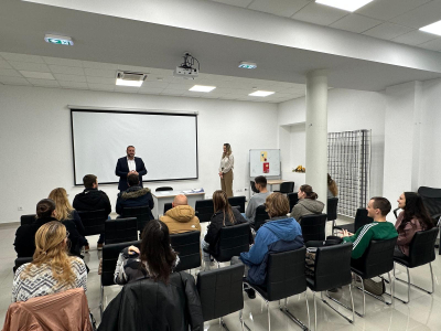 STUDENTIMA SVEČANO URUČENI UGOVORI O STIPENDIJAMA